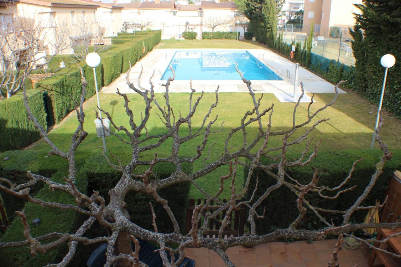 Port Estrella 24 Villa Roses Exterior photo